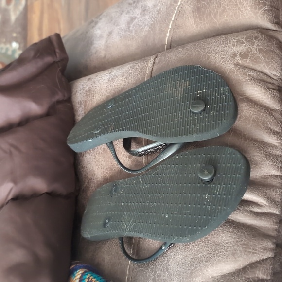 Havaianas Floral Flip Flops - Black and Pink - Picture 2 of 3